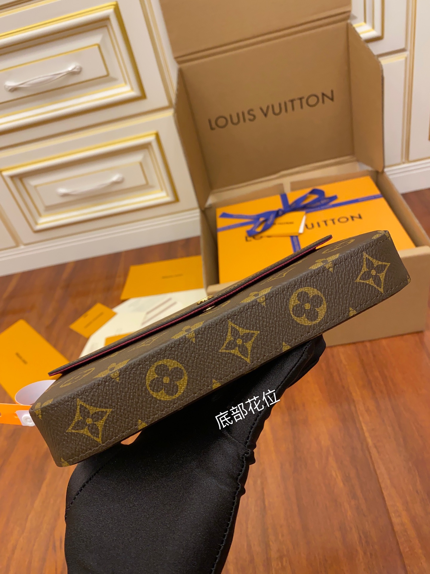 LV Purse